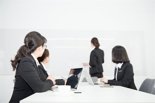 員工培訓(xùn)無效、成長慢，人力資源管理怎樣定制高效方案？